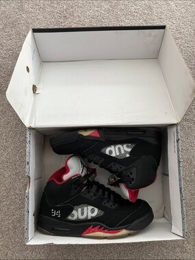 Supreme x Air Jordan 5 Retro